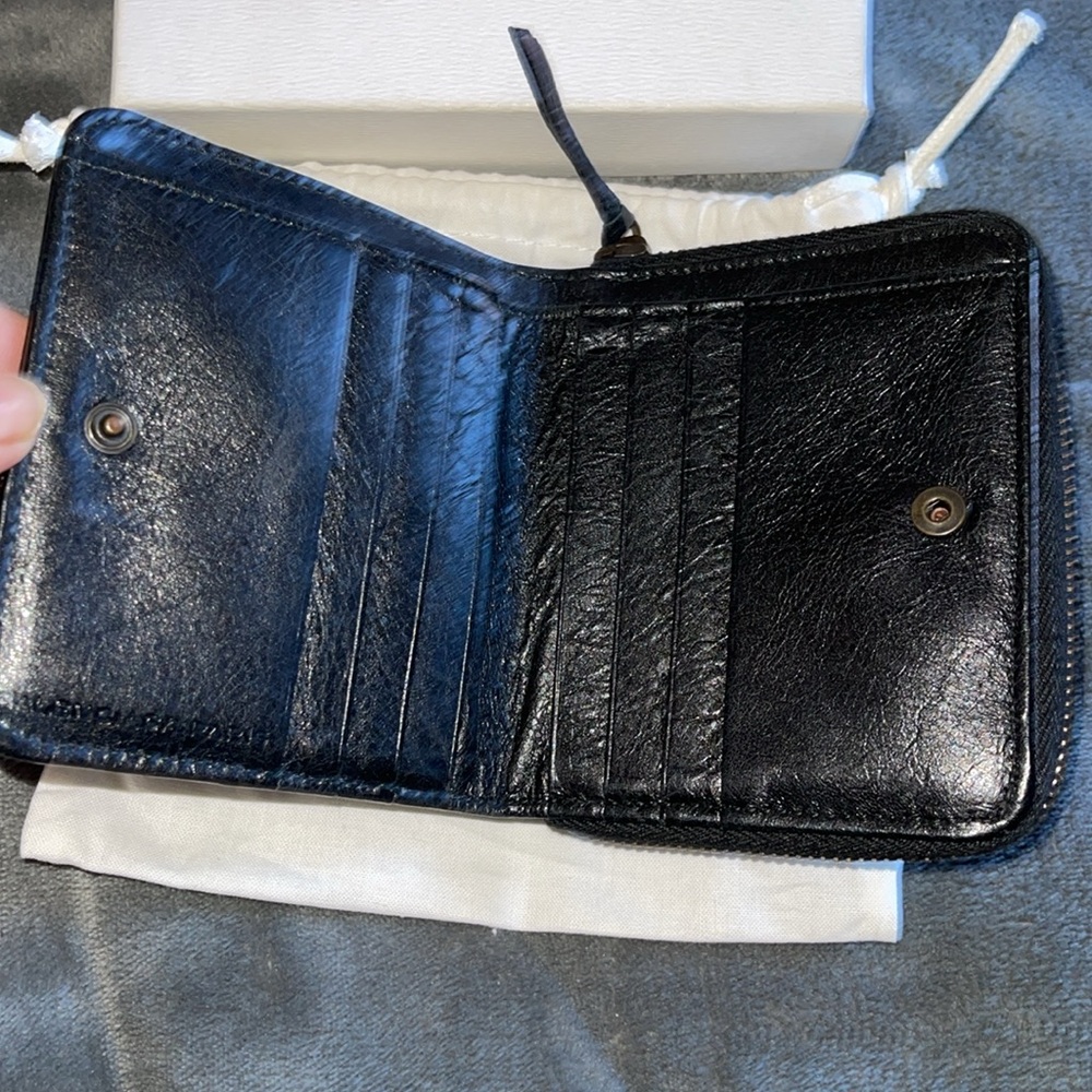 Balenciaga Preloved wallet great condition comes with box n dust bag - Picture 4 of 10